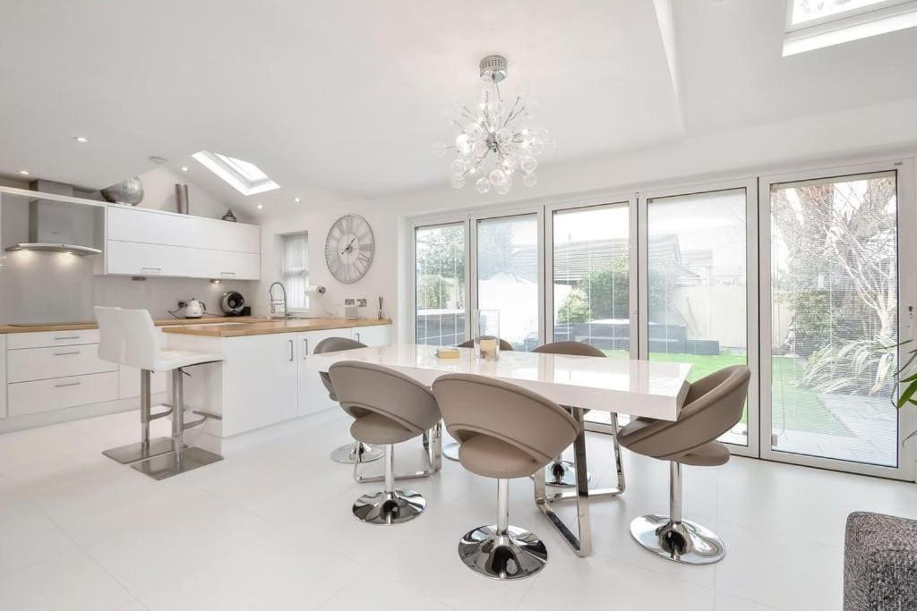 Home In Southsea With Hot Tub, Close To The Sea Portsmouth Exteriér fotografie